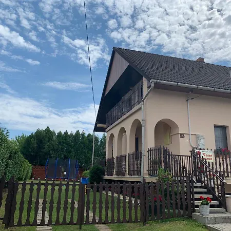 Nagcsalados Rozsa Apartament *